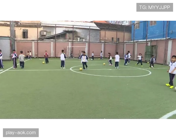 威远县新春八人制足球赛开踢,本土球员参与踊跃