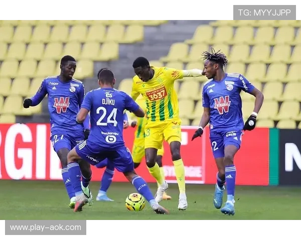 法甲中游球队普遍采用5-4-1阵型，定位球成保级关键武器